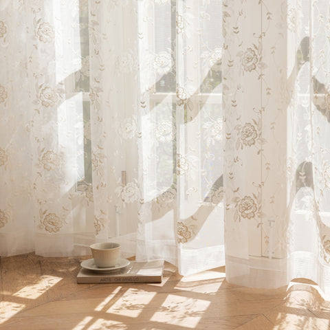 Romantischer, mit Blumen bestickter, transparenter Vorhang