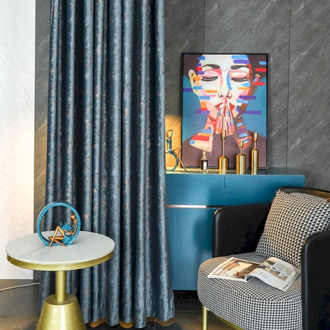 Schicker Verdunkelungsvorhang in Blau mit Metallic-Effekt
