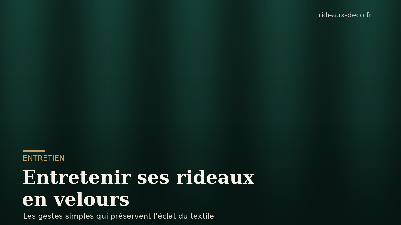 Rideaux en velours vert émeraude à la fenêtre