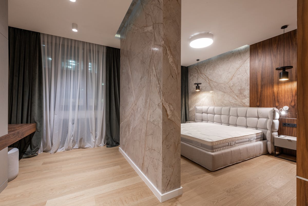 Guide Occultants 2026 - Rideau occultant élégant dans une chambre moderne
