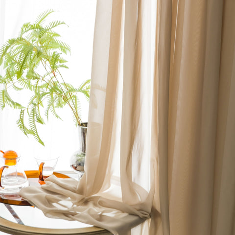 Weiches, seidig transparentes Wohnzimmer