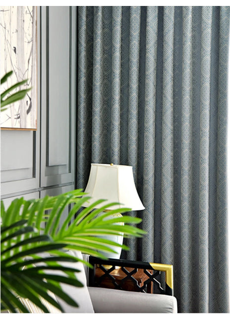 Luxuriöser blauer gemusterter Vorhang