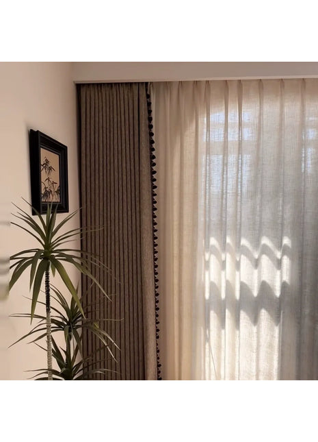Hellbeige Verdunkelungsvorhänge mit Crackle-Effekt und Pompons