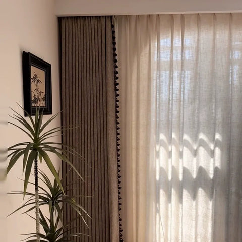 Hellbeige Verdunkelungsvorhänge mit Crackle-Effekt und Pompons