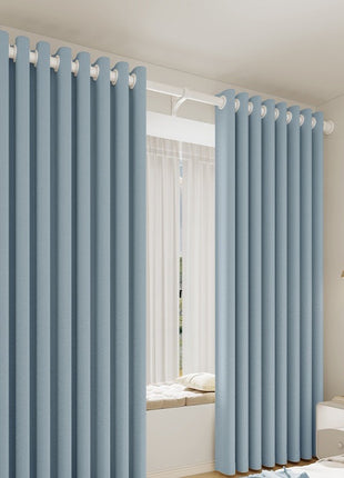 Luxuriöser hellblauer Vorhang
