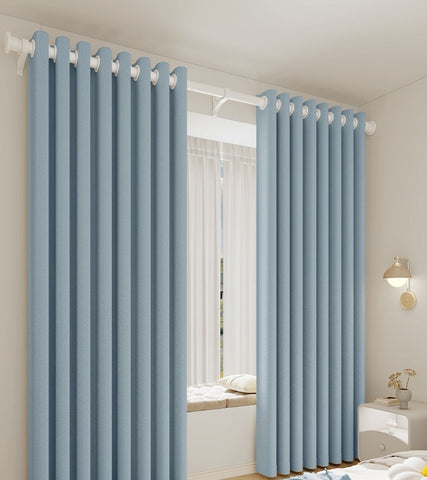 Luxuriöser hellblauer Vorhang
