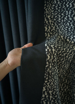 Strukturierter Verdunkelungsvorhang in Schwarz-Beige-Meliert