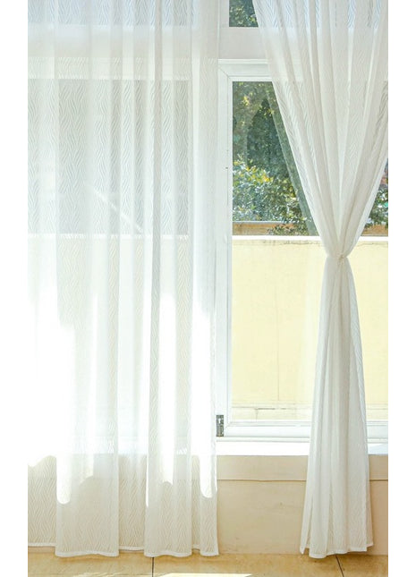 Transparente Vorhänge für das Wohnzimmer mit geschwungenen Mustern