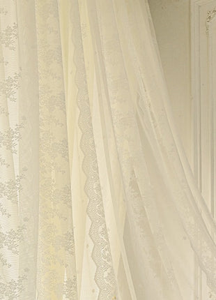 Transparente Retro-Spitze mit kreisförmigem Schneeflockenmuster