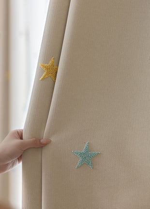Weißer Vorhang für Kinderzimmer mit Sternenmuster