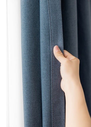 Entenblauer skandinavischer Vorhang