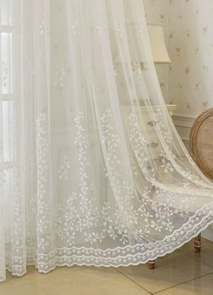 Transparentes Trend-Haus aus weißer Spitze