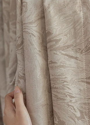 Eleganter Verdunkelungsvorhang mit blauer Blattstickerei