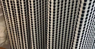 Schwarz-weißes Vorhangdesign