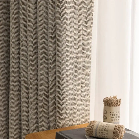 Hellblauer geometrischer Vorhang