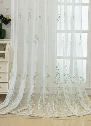 Transparentes Trend-Haus aus weißer Spitze