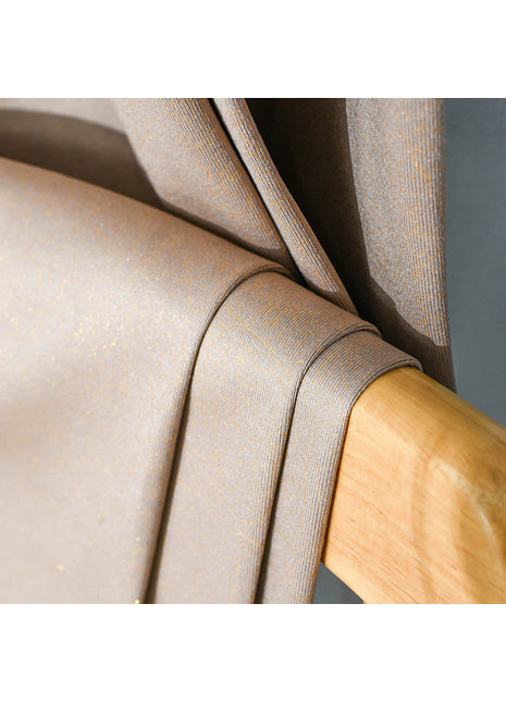 Beige und graue Vorhänge