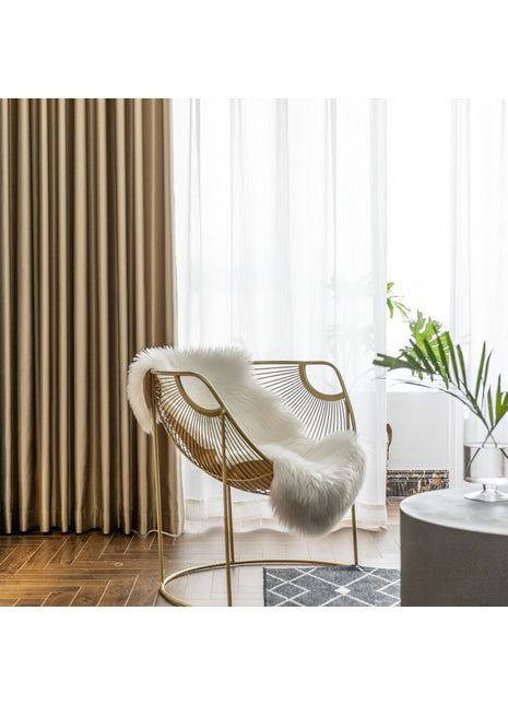 Beige und goldener Verdunkelungsvorhang